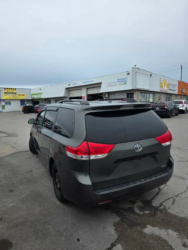 2011 Toyota Sienna Base in Cars & Trucks in City of Toronto - Image 5