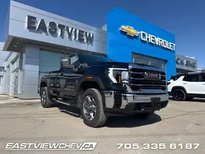 Aluminum Wheels, Keyless Entry, Trailering Package, Apple CarPlay, Android Auto! This immensely capa...