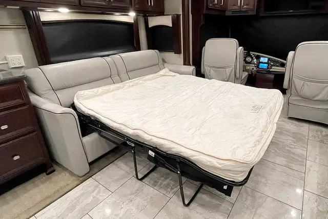 2014 American Coach Eagle 45T – Pre-Owned Class A Motorhome in RVs & Motorhomes in Red Deer - Image 24