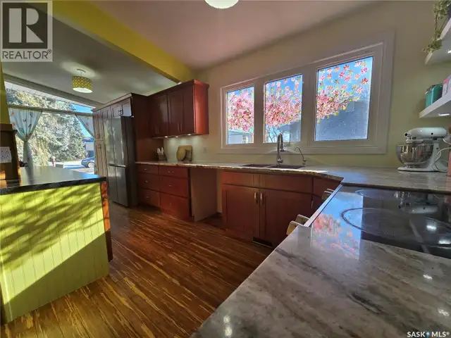 531 Scott STREET Weyburn, Saskatchewan in Houses for Sale in Regina - Image 5