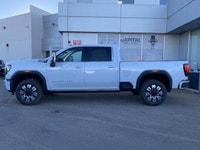 Take a look at this FULLY-LOADED Denali 3500 Heavy-Duty DURAMAX Diesel.... With every option includi... (image 2)