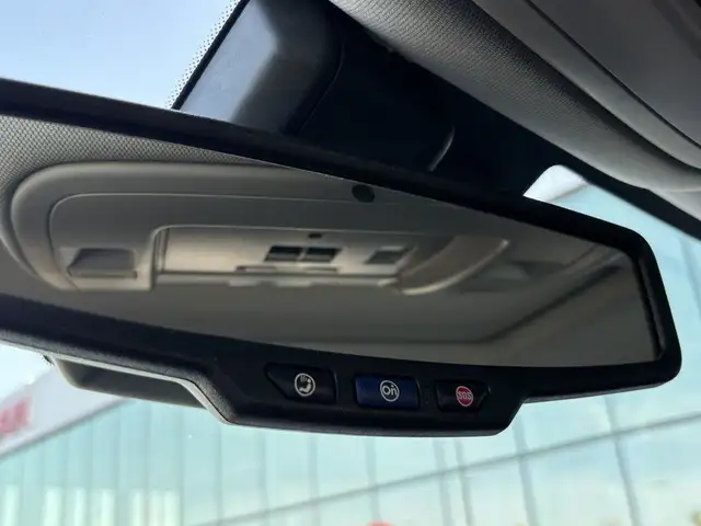 2017 GMC Sierra 1500 Denali 4x4 Crew Cab • 6.2L • Sunroof • Pwr  in Cars & Trucks in Calgary - Image 20