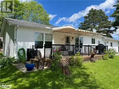 MLS® #40594496 Welcome to 46 Queen St!! This conveniently located bungalow has 2 bedrooms and 2 bath...