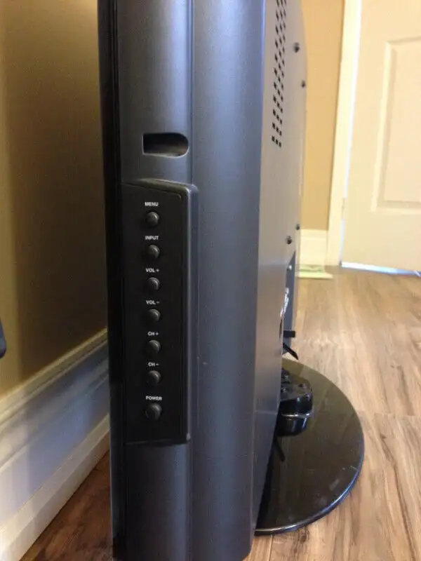 Insignia - 32" Class 720p Flat-Panel LCD HDTV/DVD Combo in TVs in Mississauga / Peel Region - Image 6