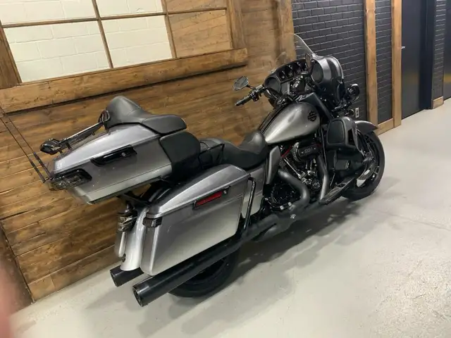 2019 Harley-Davidson CVO Limited in Street, Cruisers & Choppers in Oshawa / Durham Region - Image 5