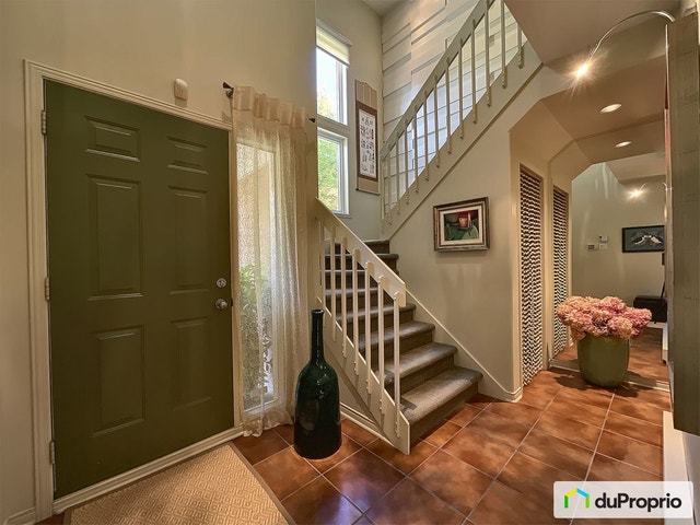 $699,000 - Townhouse for sale in Longueuil (Vieux-Longueuil) — photo 2