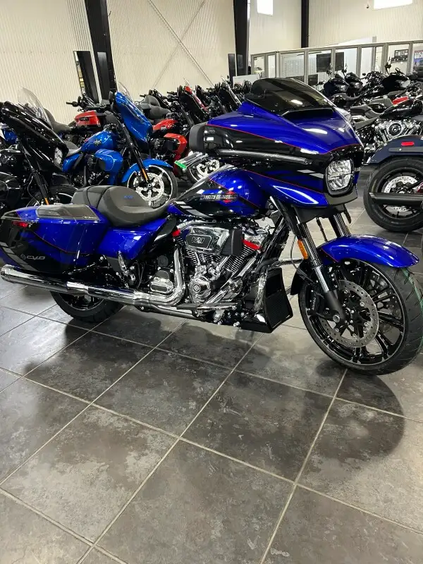 2025 Harley-Davidson CVO Street Glide in Street, Cruisers & Choppers in Sudbury - Image 4