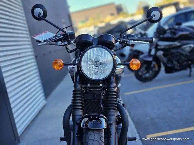 2017 Triumph Bonneville T100 Black Jet Black in Street, Cruisers & Choppers in Oshawa / Durham Region - Image 7