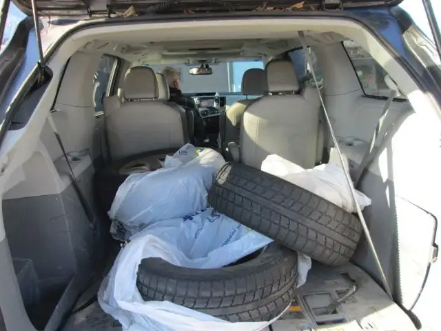 2011 Toyota Sienna Limited AWD in Cars & Trucks in City of Montréal - Image 40