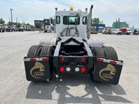 Appelez // Call Guillaume 514-404-6940 Unité 7049 Kenworth T370 2018 Tracteur de ville / Daycab Mote... (image 4)