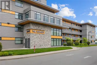 This stylish condo in Campbell River offers exceptional quality and a variety of amenities. The buil...