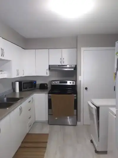 1 bedroom available in a 3 bedroom house
