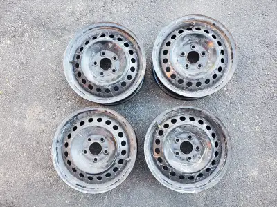 IF THE AD IS UP THE ITEM IS STILL AVAILABLE, SO PLEASE DON’T ASK! I’m offering a set of Ford Focus 1...