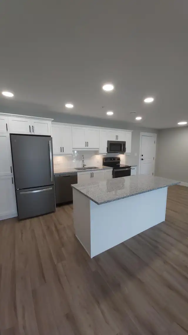 1Bed/1Bath Uptown Near Shopping, Available Feb.1,205-40 Patience in Long Term Rentals in Fredericton - Image 4