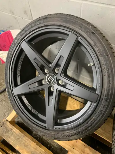 FRONT WHEELS Size: 19x8.5 Bolt Pattern: 5x112 Centre Bore: 66.6 Offset: 45 Colour: Black SKU: BR08-1...
