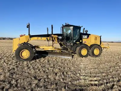 Rental Unit - $14000 per month, snow wing additional $2000 per month 2014 Caterpillar 140M2 AWD Moto...