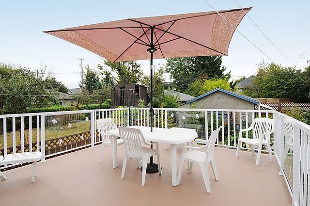 Main Street 2 bedroom house across from park with large deck/ ya 3