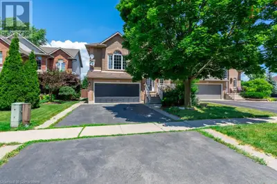 Welcome to 4 Cabriolet Crescent in Ancaster’s sought-after Meadowlands community—a beautifully maint...