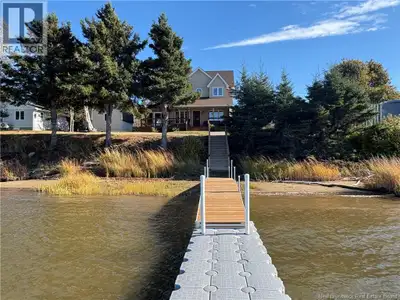 *** WATERFRONT HOME WITH AMAZING VIEWS & WATER ACCESS // EXTENSIVELY UPDATED // 2 MINI-SPLIT HEAT PU...