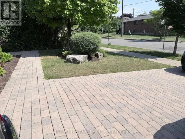 36 STRATHBURN BOULEVARD Toronto (Humberlea-Pelmo Park), Ontario in Long Term Rentals in City of Toronto - Image 3