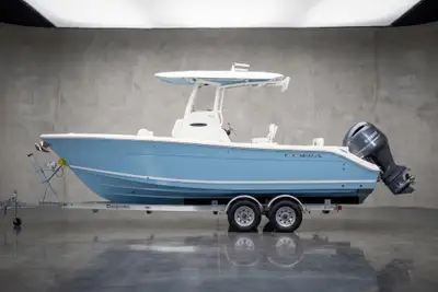 CBAEB112E323 Découvrez ce magnifique Cobia 240 2023 neuf, le mélange parfait entre un bateau de pêch...
