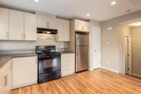 Amenities: Great Location • Close to Mountains • In-Suite Laundry Suite & Building: Three-bedroom su... (image 7)