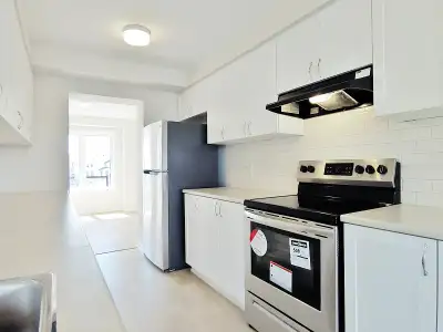 90 Kyanite Lane, Nepean, ON.**4 bedroom and 3.5 bathroom End Unit Townhouse/ Barrhaven/Nepean South/...