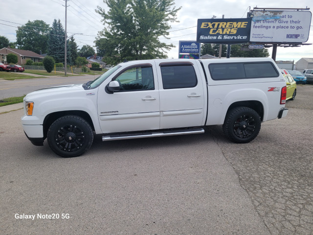 2011 GMC SIERRA SLT    V8 5.3L  4X4 in Cars & Trucks in London - Image 2