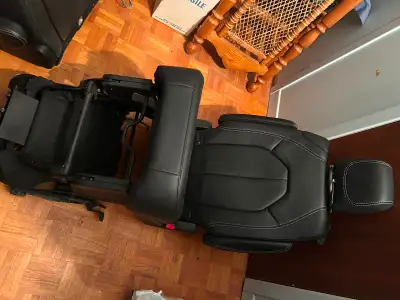 Siège électrique Pacifica 2022 (neuf) Disponible: côté droite et côté gauche Rangée du centre Prix:...