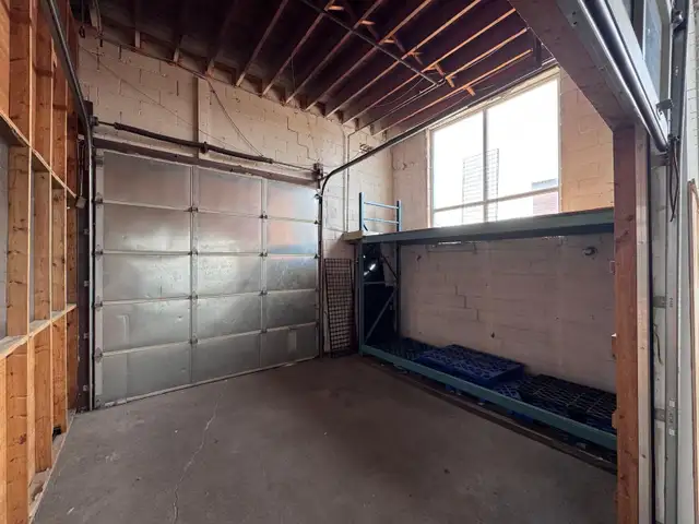 3,000SF Warehouse/Showroom/Industrial Space–Tycos Dr–Loading doc in Commercial & Office Space for Rent in City of Toronto - Image 3