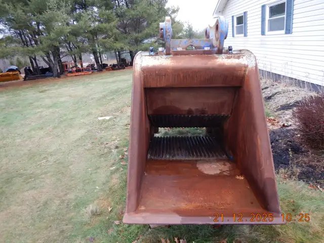 TERMINATOR TX750 75,000 ft-lb  QUARRY-DEMOLITION HAMMER/BREAKER in Heavy Equipment in City of Halifax - Image 25