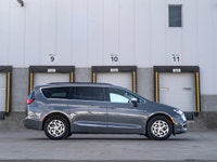 CARGET AUTOMOTIVE is thrilled to offer this 2023 Chrysler Pacifica Limited, a premium family minivan... (image 5)