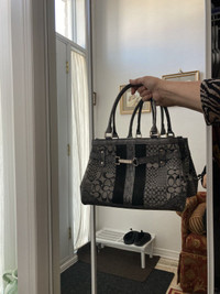 Guess brand purse/ handbag