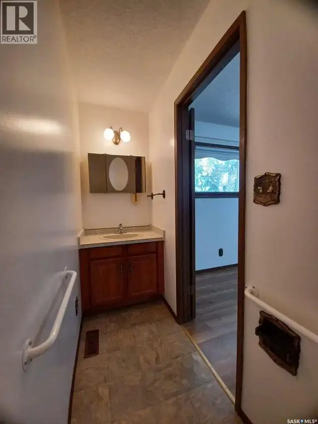 113 5th AVENUE Gravelbourg, Saskatchewan in Houses for Sale in Moose Jaw - Image 22