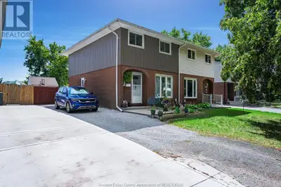 Spotless 2 storey semi with 3 bedrooms, updated bath, large eat-in kitchen, newer flooring thru out,...