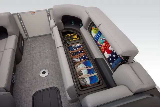 2026 Sun Tracker Party Barge 22 XP3 TRITOON pontoon boat in Powerboats & Motorboats in Vernon - Image 11