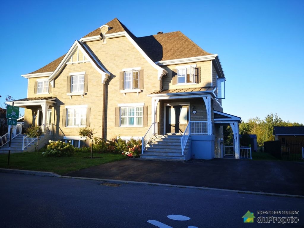 $897,600 - Duplex for sale in Longueuil (St-Hubert) — photo 1