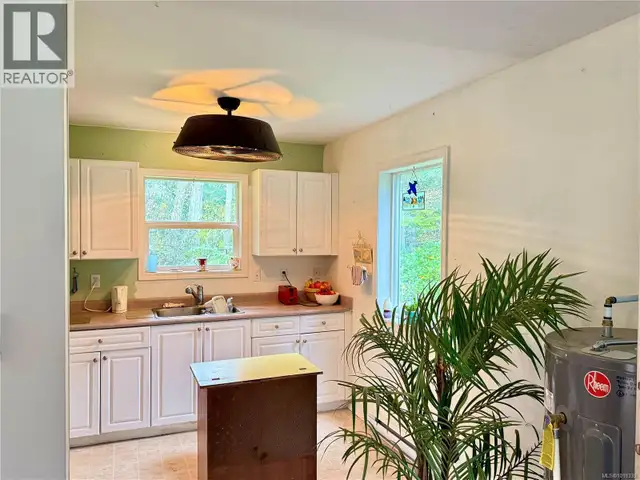 148 Meadow Dr Salt Spring, British Columbia in Houses for Sale in Fort McMurray - Image 11