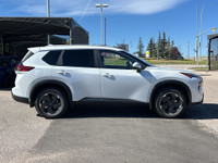 2025 NISSAN ROGUE SV MOONROOF - AWD - ONE OWNER - NO ACCIDENTS FEATURES INCLUDE - - Cloth Interior -... (image 3)
