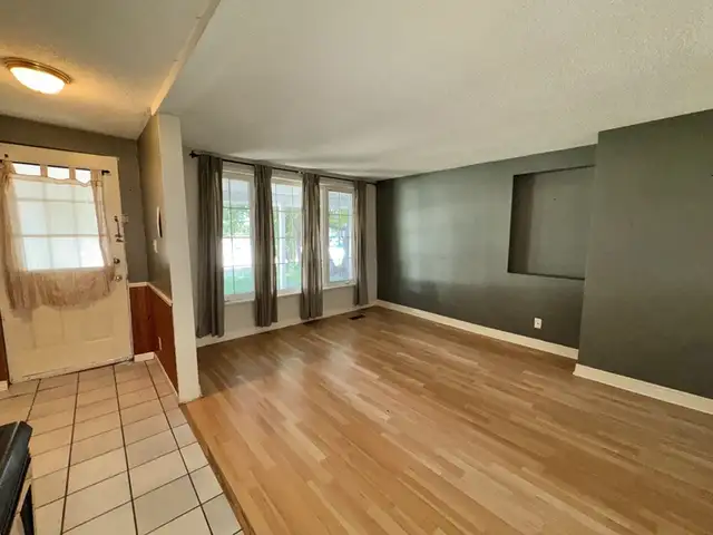Cozy 2 Bed, 1 Bath Bungalow Near Downtown in Long Term Rentals in Barrie - Image 3