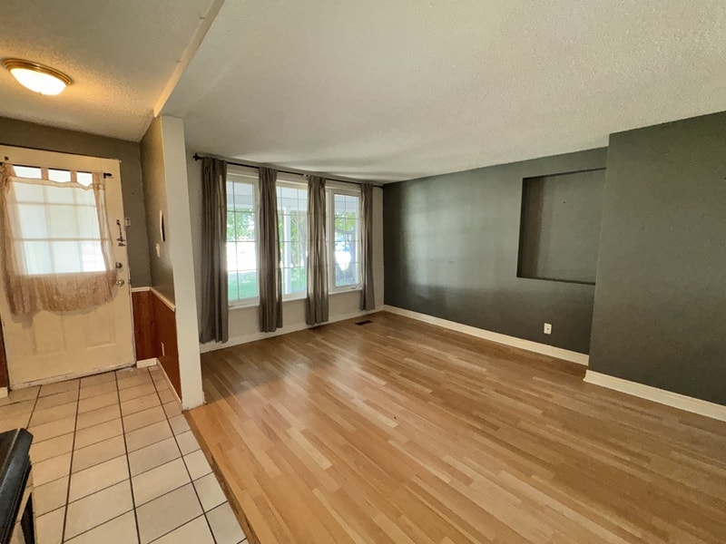 Cozy 2 Bed, 1 Bath Bungalow Near Downtown 2