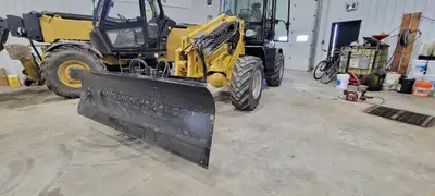 8’ Hydraulic Snow Blade – Skid Steer Quick Attach Take on winter with confidence using this 8-foot H...