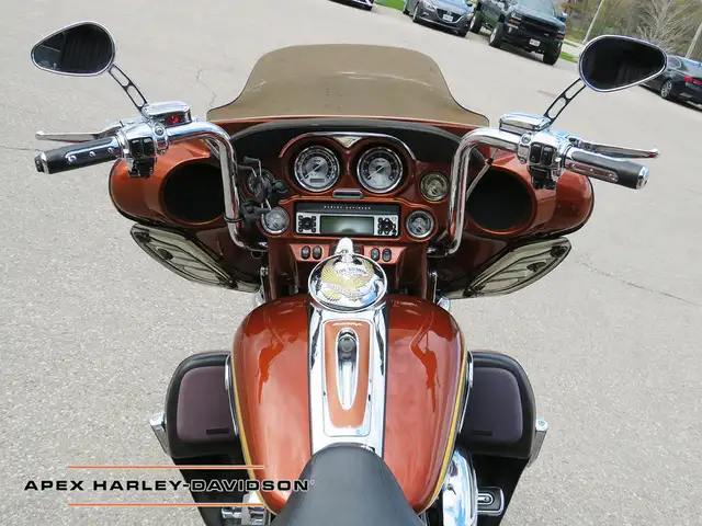 2008 Harley-Davidson FLHTCUSE3 - CVO Screamin' Eagle Ultra Class in Sport Touring in Cambridge - Image 6