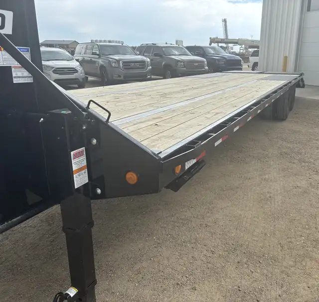 2026 PJ Trailers 32' Gooseneck Low-Pro Flatdeck with Duals 30K  in Cargo & Utility Trailers in Saskatoon - Image 6