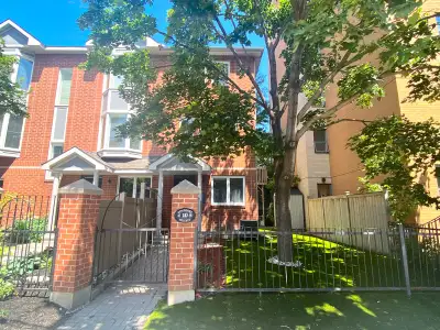 Ottawa, Centretown. Available August 1st. Tucked away in a private, quiet enclave, steps from all am...