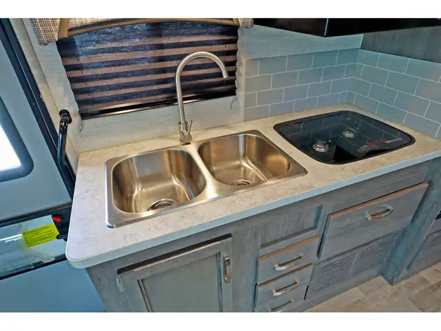 2024 Jayco Redhawk SE redhawk 22A 1 extension Classe C 24 pieds in RVs & Motorhomes in Laval / North Shore - Image 10