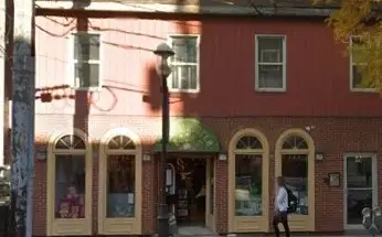 1 BDRM 447 King Street $1,300 Available Immediately!