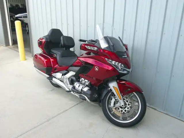 2018 Honda GOLDWING TOUR 1800 ABS Biweekly $125 OAC  in Sport Touring in Edmonton - Image 3