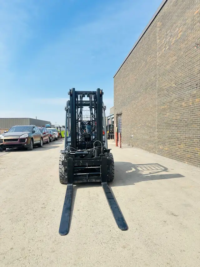 2018 Toyota DIESEL OUTDOOR Forklift with 8000 LB Cap side-shift  in Heavy Equipment in Mississauga / Peel Region - Image 6