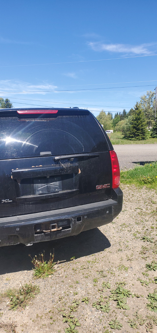 GMC Yukon 4wd 2014 for sale in Cars & Trucks in Prince George - Image 2